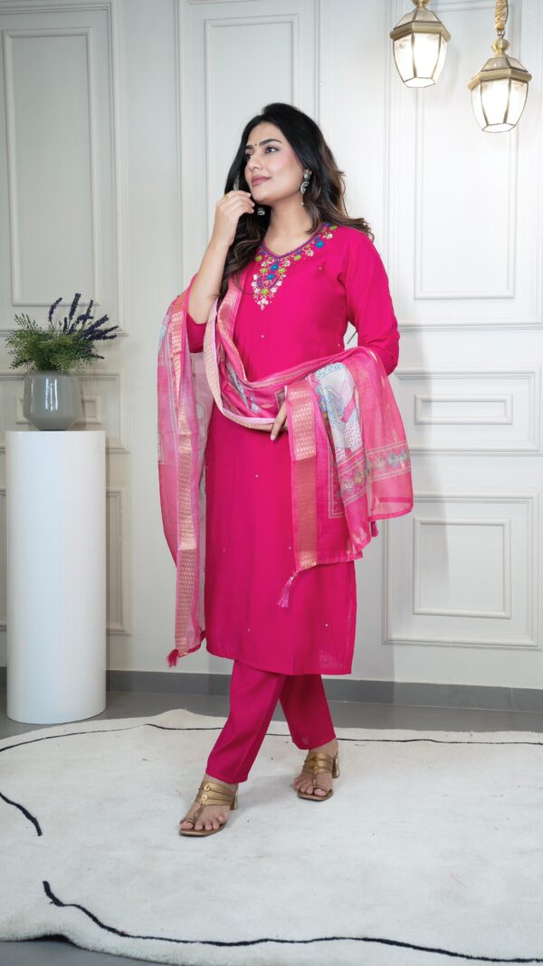 Gleska Kurti Pent Dupatta Set With Digital Print